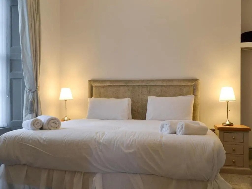 Grosvenor House Apt 3