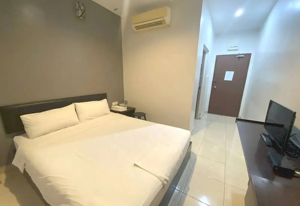 OYO 89715 CK Hotel 2