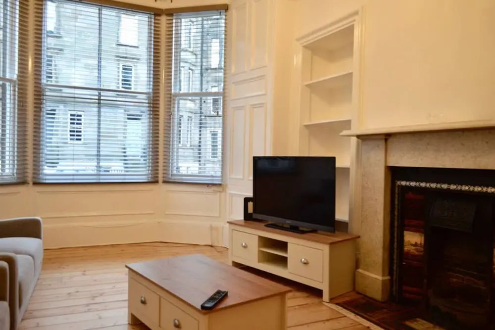 Bright and Modern Flat In The Centre of Edinburgh