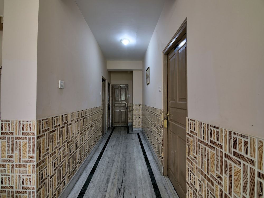 Keswani Group Hotel White Mountain - 200 Metres From MG Marg