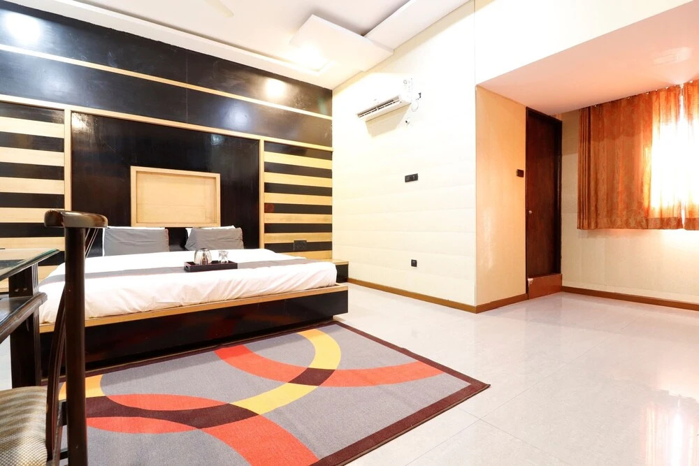 Collection O 45418 Hotel Rahul Palace