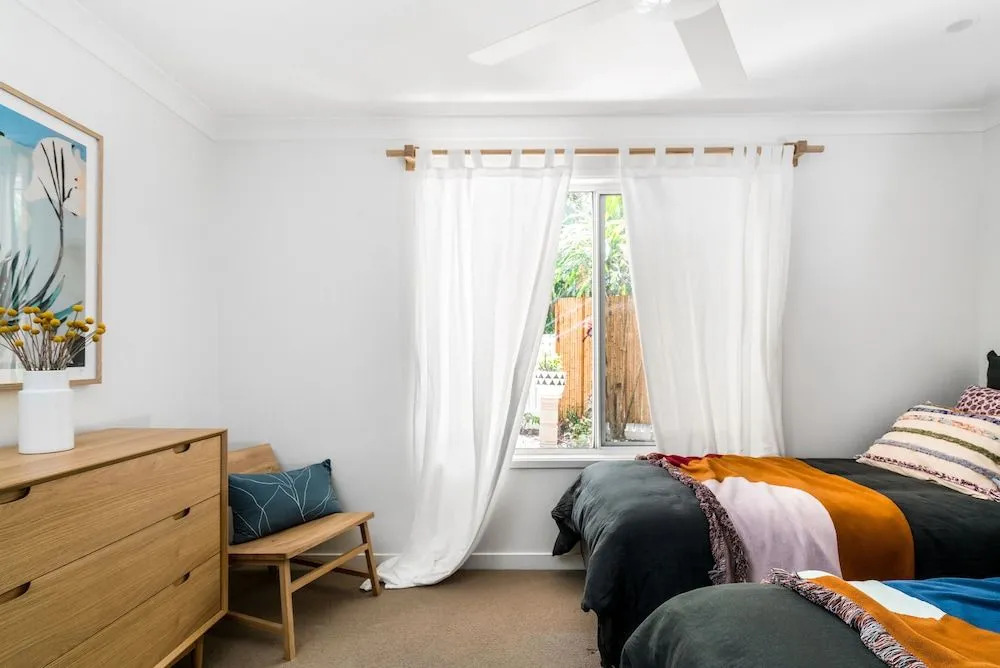 Baby Blue - 3 BR villa steps from Tallow Beach