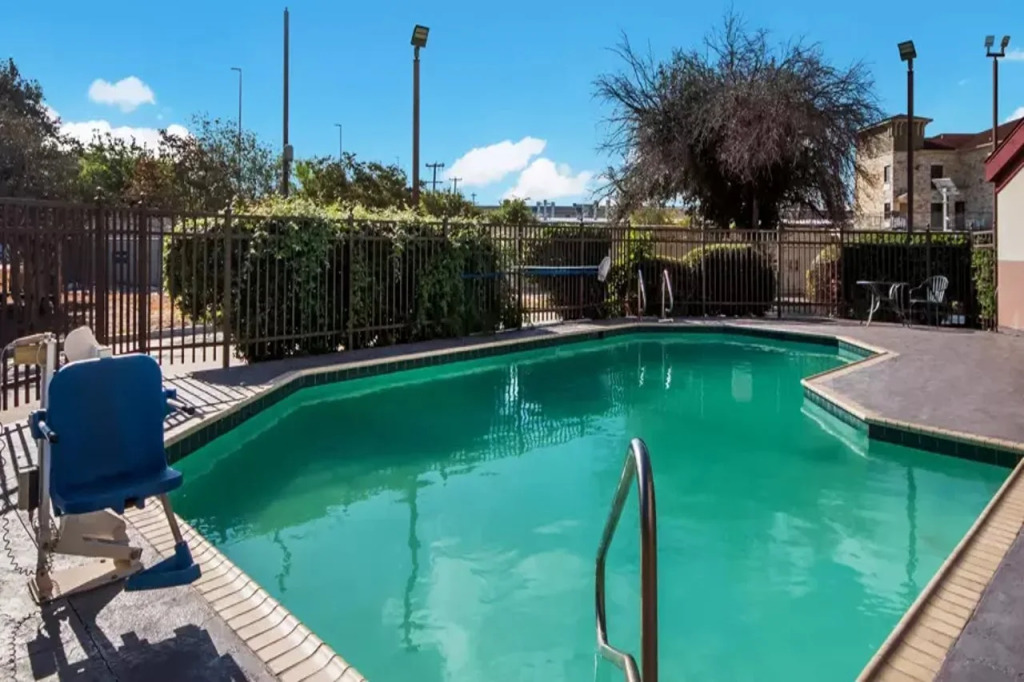 Red Roof Inn San Antonio - Seaworld Northwest