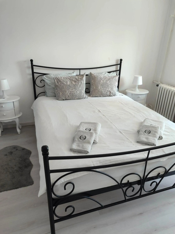 Apartment 51 - Bright, spacious, lux 1 bedroom in the city center - Stari grad
