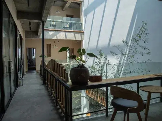 Guanlanting Homestay (Jianshui Zitao Street)
