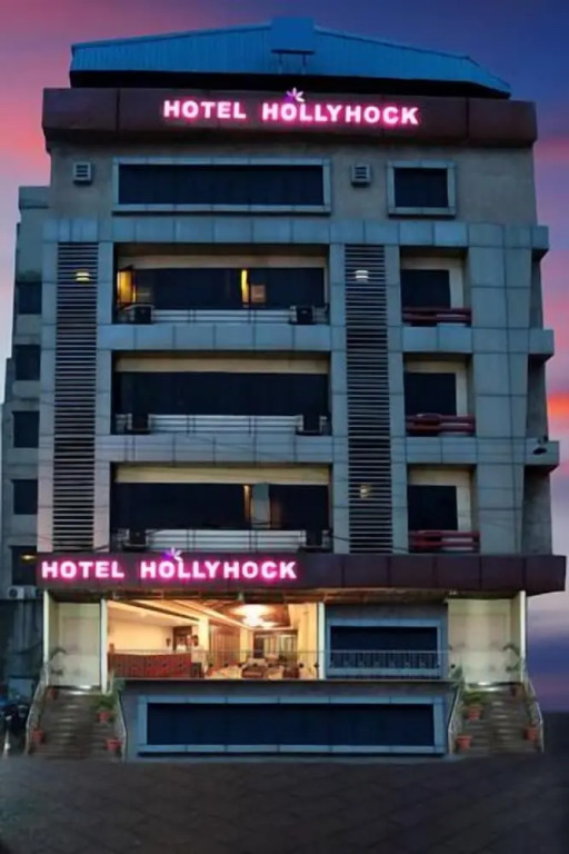 Hotel Hollyhock