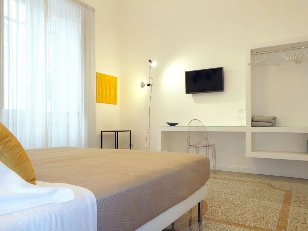 Re Ruggero Rooms