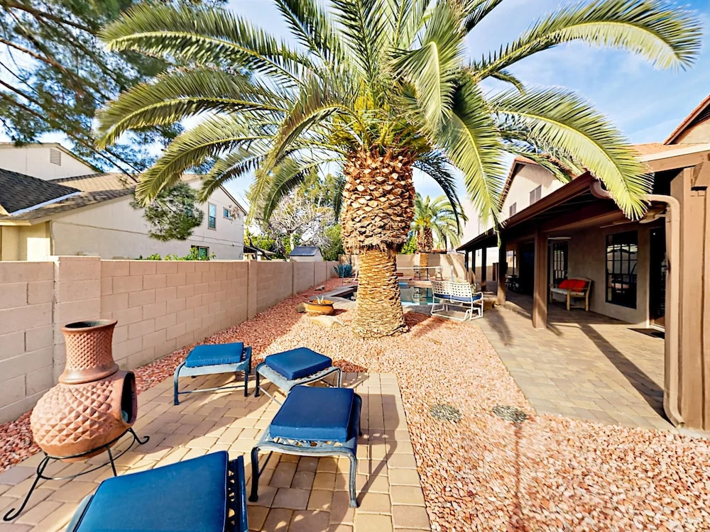 Inviting Central Scottsdale Stunner - 5 Br Home