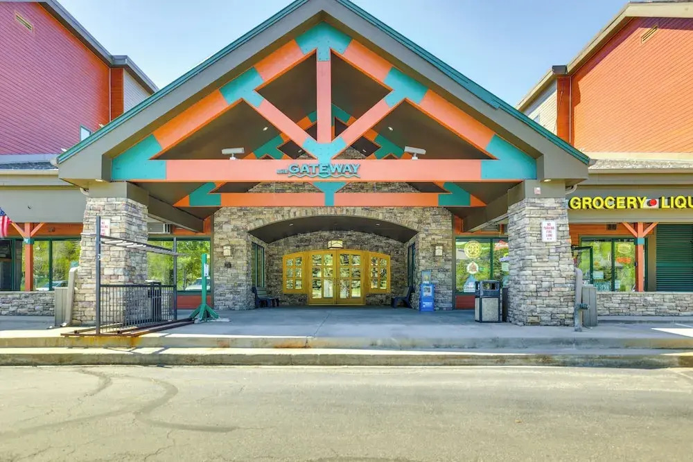 Walk to Lifts: Studio w/ Hot Tub in Keystone!