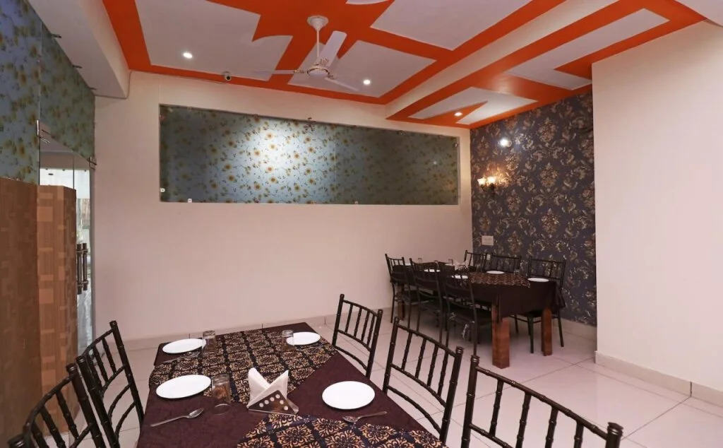 Hotel Almond Leaf By OYO Rooms