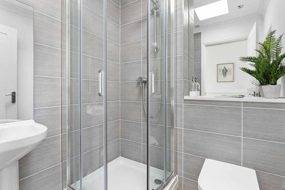 The Renoir Sea View Suite
