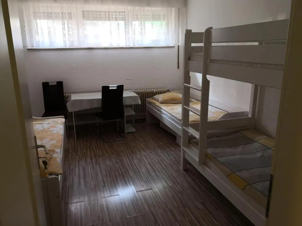 3 WG-geeignete Zimmer zur Selbstverpflegung