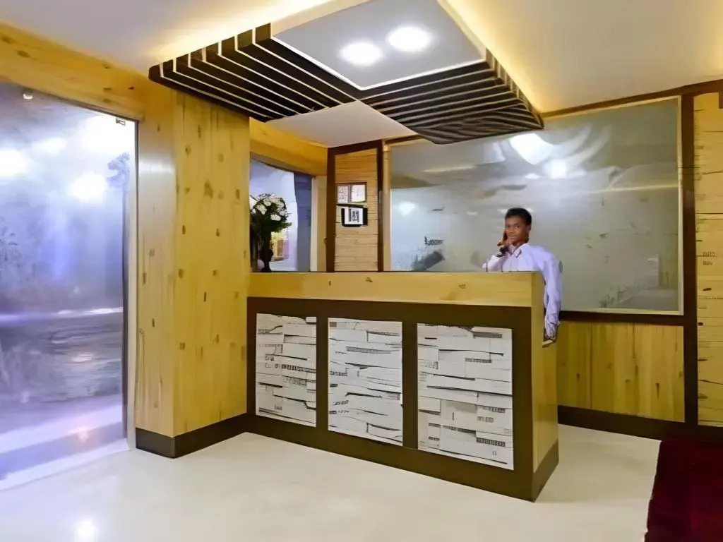 MD 9 Star Hotel