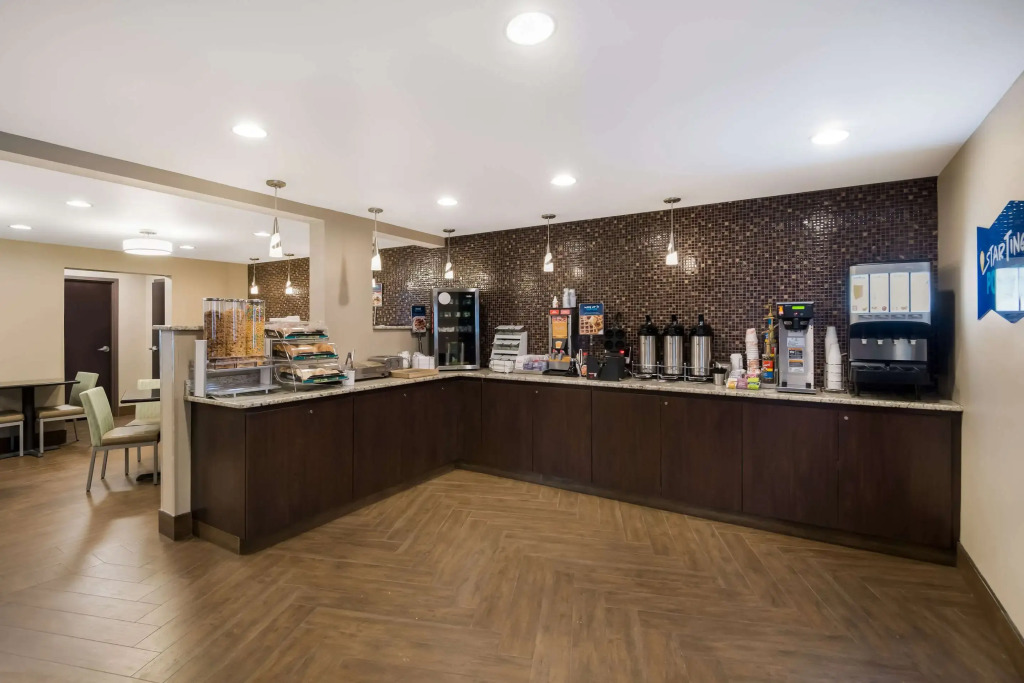 Clarion Pointe Syracuse Downtown