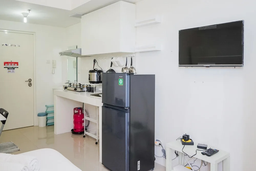 Beautiful and Comfy Studio at Silk Town Apartment
