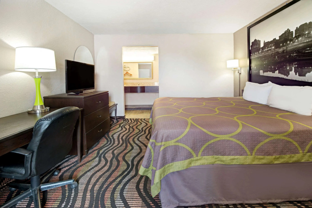 Super 8 by Wyndham Lakeland