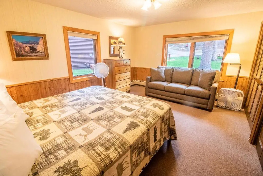 Castle Mountain Lodge