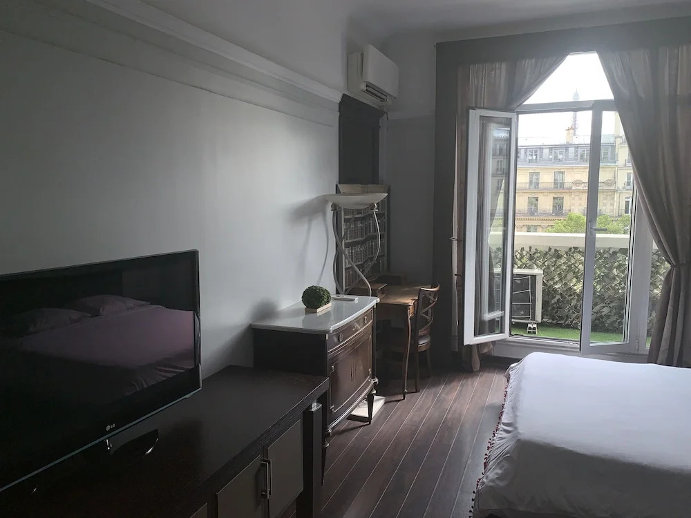Vip Elysées Rent