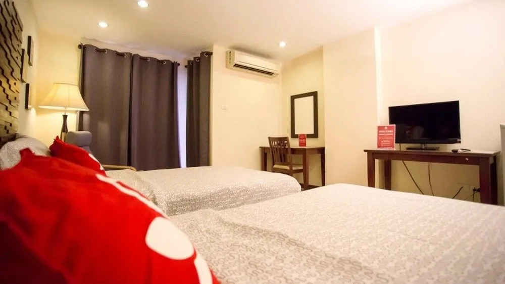 ZEN Rooms Royal Bee