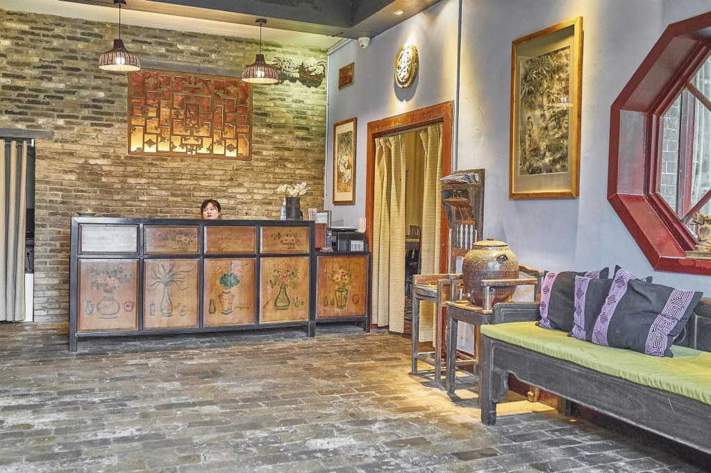 Yangshuo Mountain Retreat