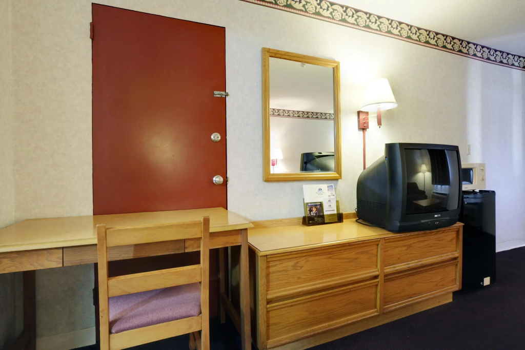 Americas Best Value Inn & Suites Macon at Eisenhower Pkwy