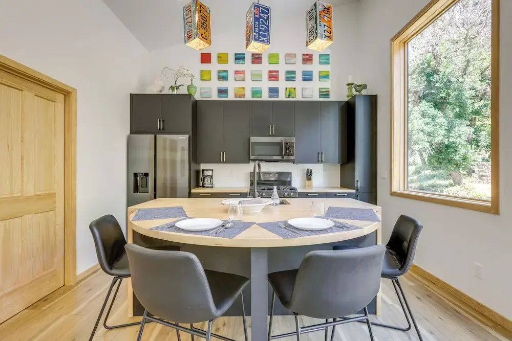 New Castle Getaway w/ Grill & Mountain Views!