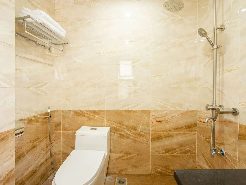 OYO 411 Van Nam Hotel