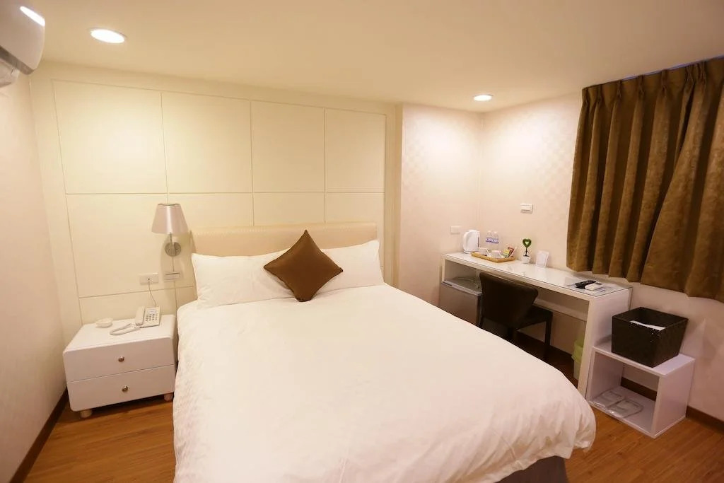 Jade Hotel