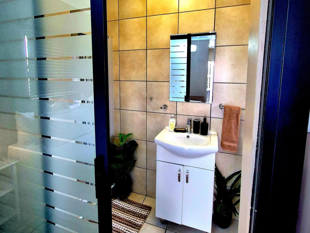 URlyfstyle Cottage Near OR Tambo International Airport