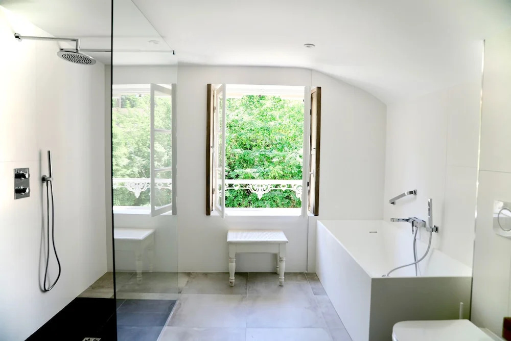 GLYCINES COUNTRY GUESTHOUSE