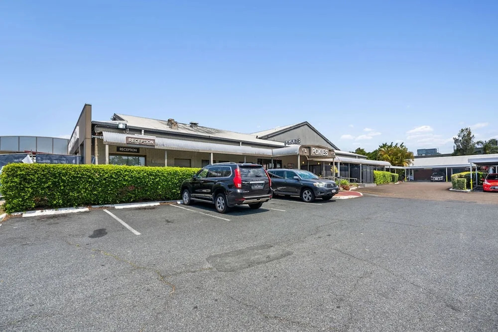 Morayfield Tavern & Motel