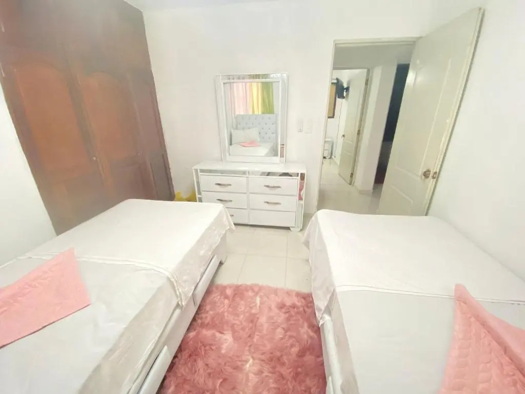 9 Santiago Monumental Area Cozy 3 bedrooms - WIFI- Air Conditioner- Apartment for 7 peoples - close to all kind the business around and transportation 24 hours to visit the city