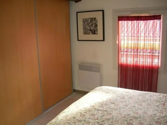 Belle villa dangle, 6 couchages, cuisine climatisée, 3 chambres terrasse ombragée parking dans résidence sécurisée avec piscine commune, 400m de la mer, LROND24