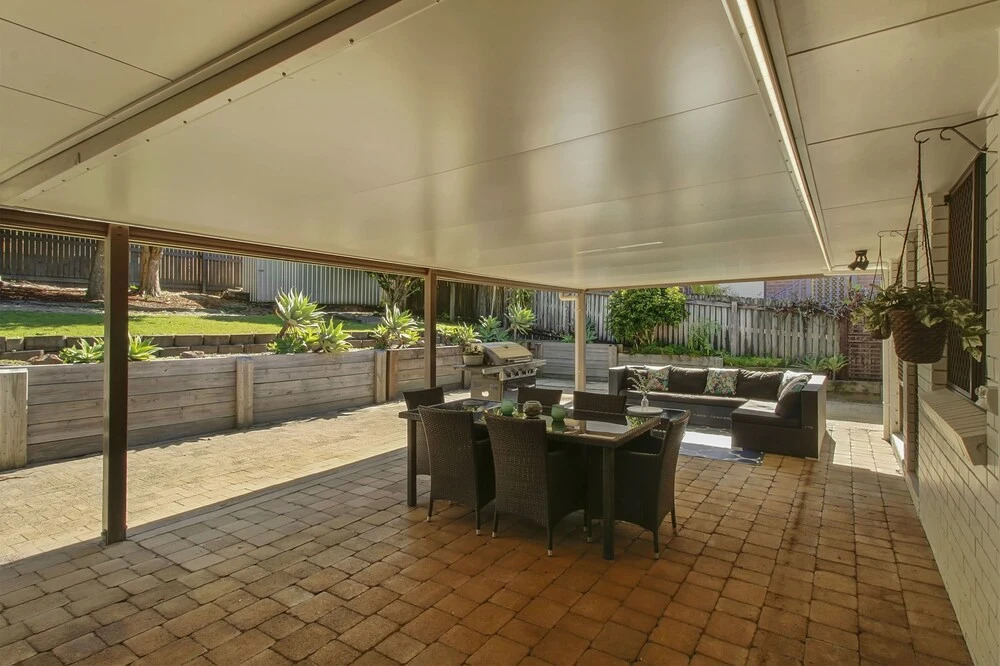 Endless Summer Beach Retreat-pet friendly, walk to shops