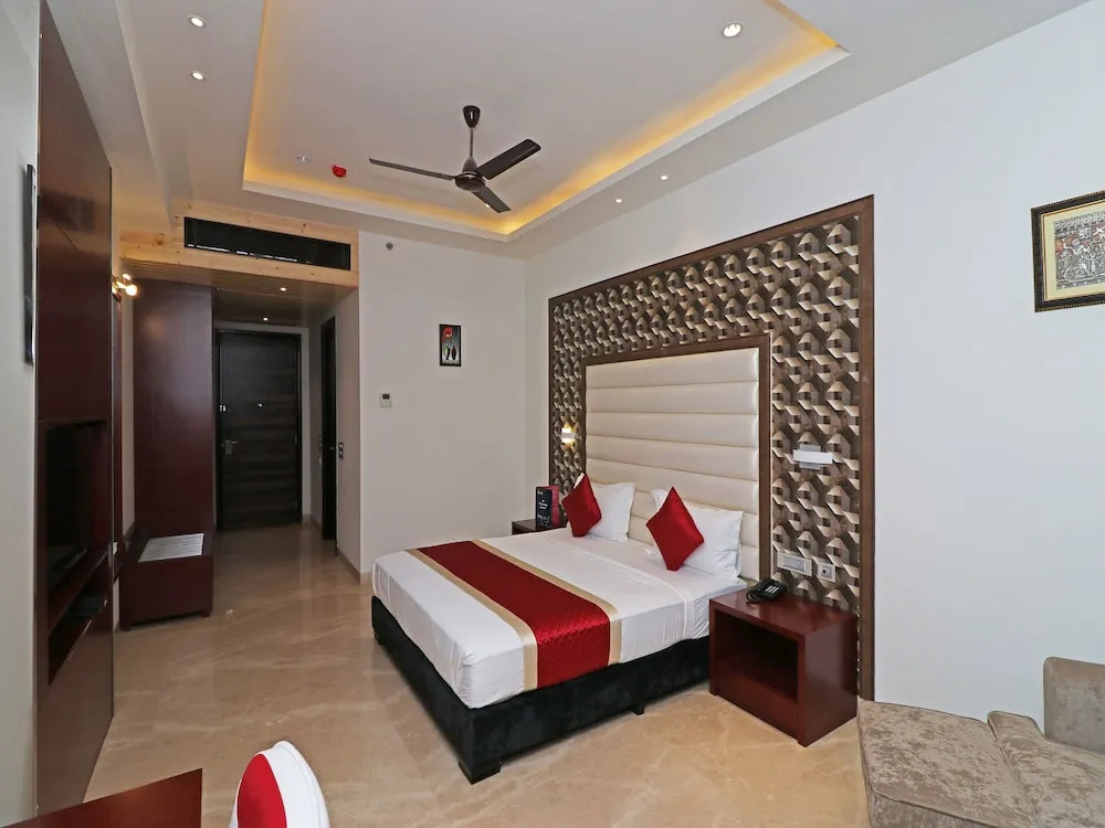 OYO 12464 Hotel C Pearls