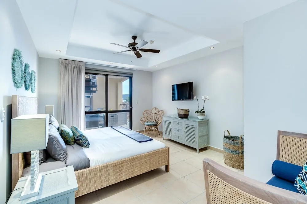Perfect Oceanfront Retreat for Your Family