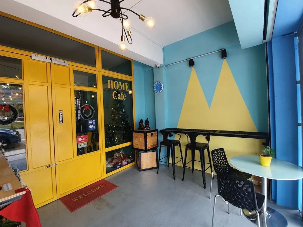 OYO 89728 Home Guesthouse & Cafe