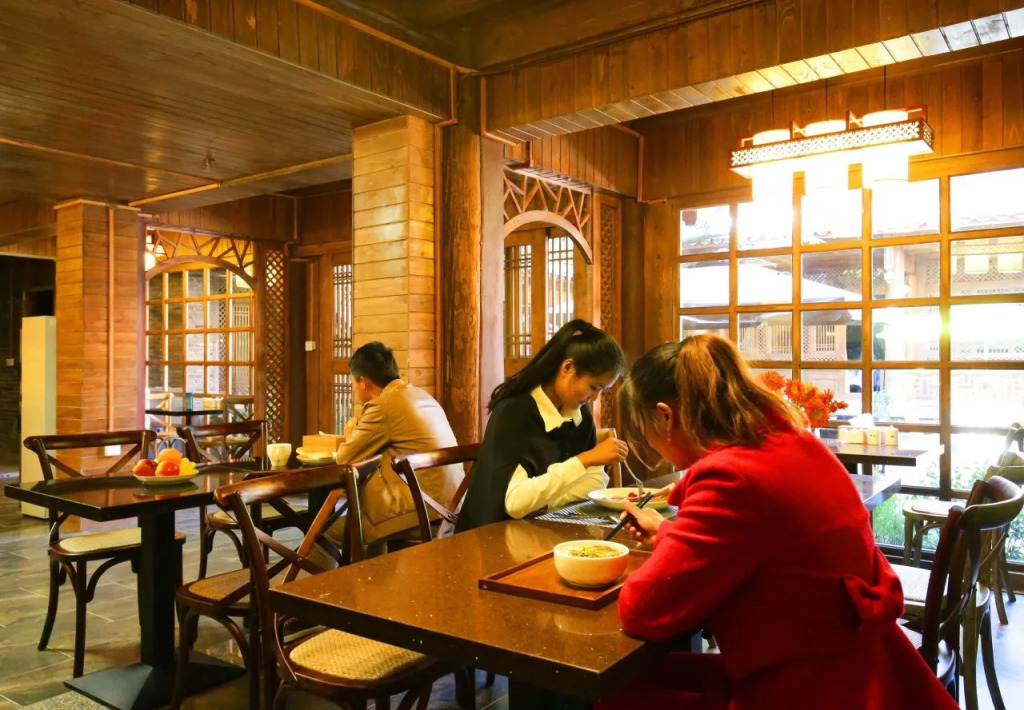Lijiang Langyun Inn