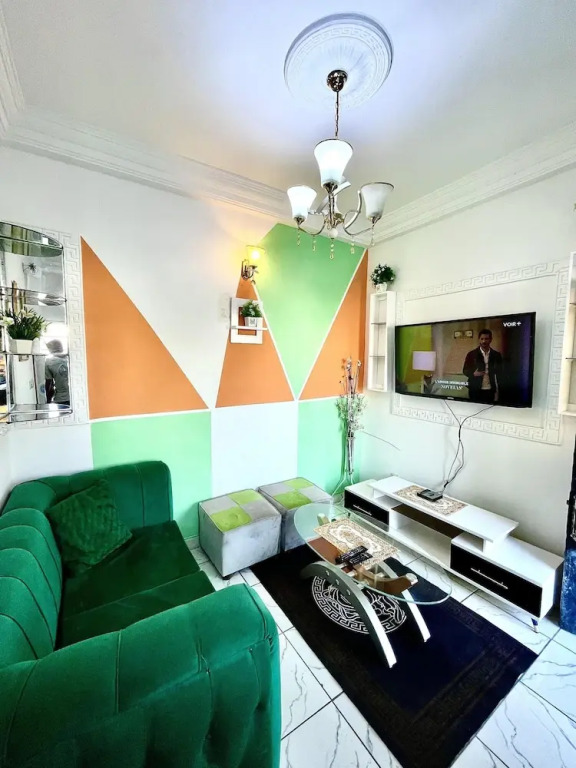 1 Bed Studio Sleeps 2 - Canal View, Wifi, Parking