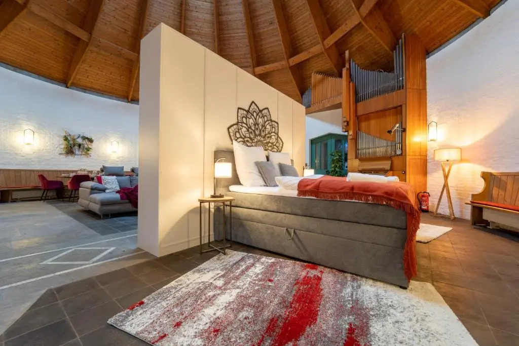 dreamcation - Ehemalige KIRCHE mit Haus bis 26 Personen, 3D-Tour, Garten, Terrasse, BBQ