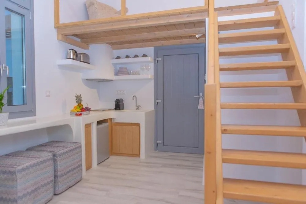 Naxos Riviera Suites