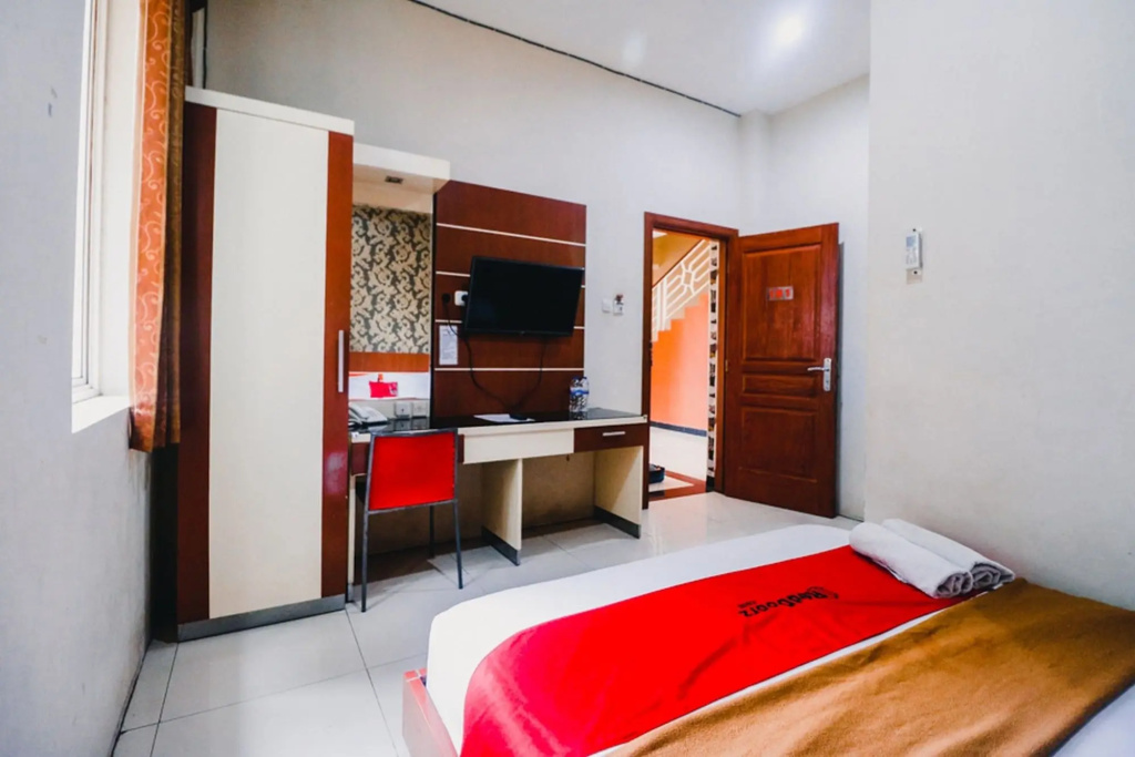 RedDoorz Plus at Grand City Inn Makassar