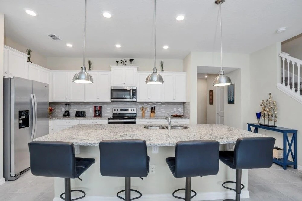 5 Bed Townhome! 5 Bedroom Townhouse by Redawning