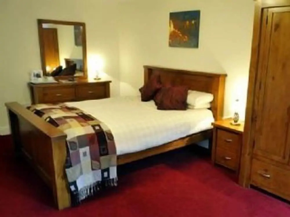 Elphinstone Hotel