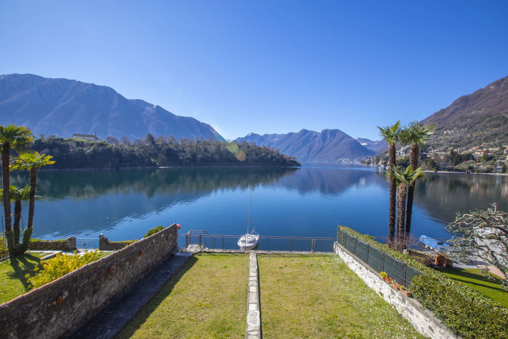 Casa Fronte Isola