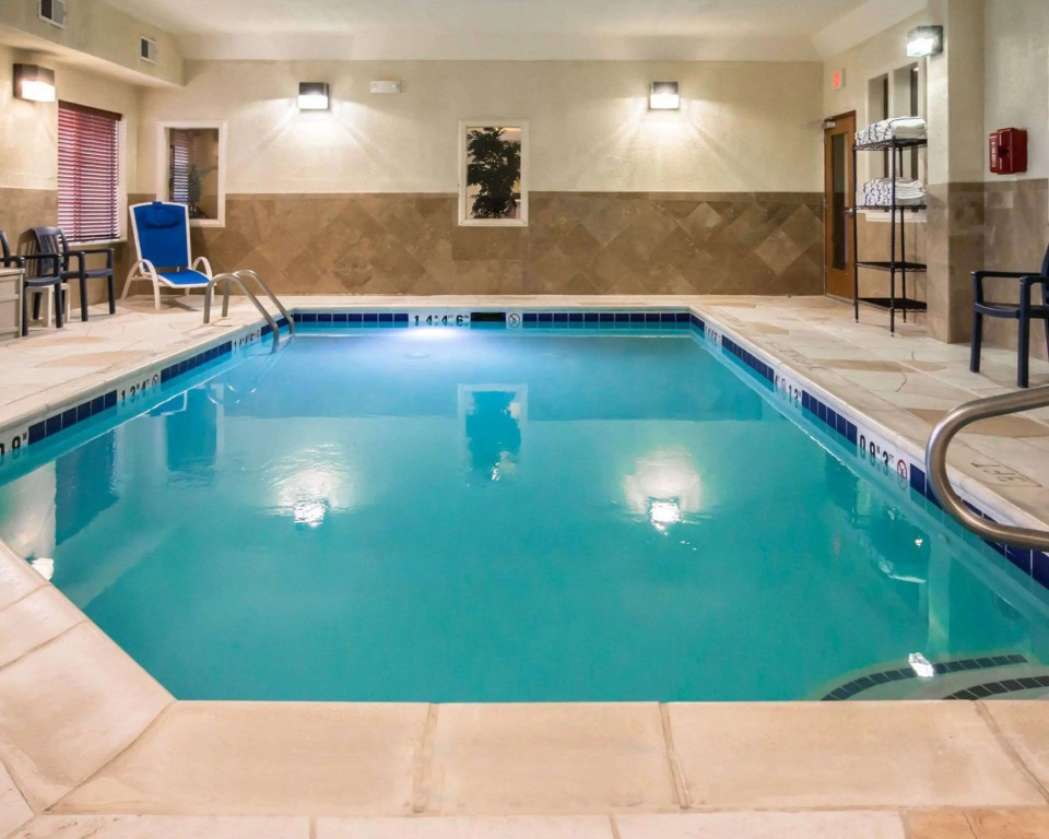 Comfort Inn Crystal Lake - Algonquin