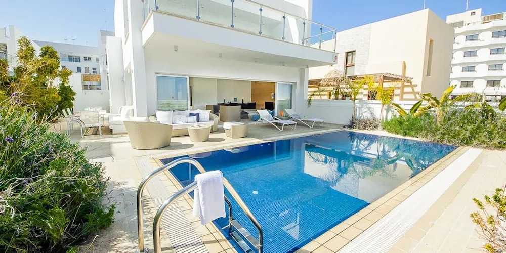 Rent Private Villa 100