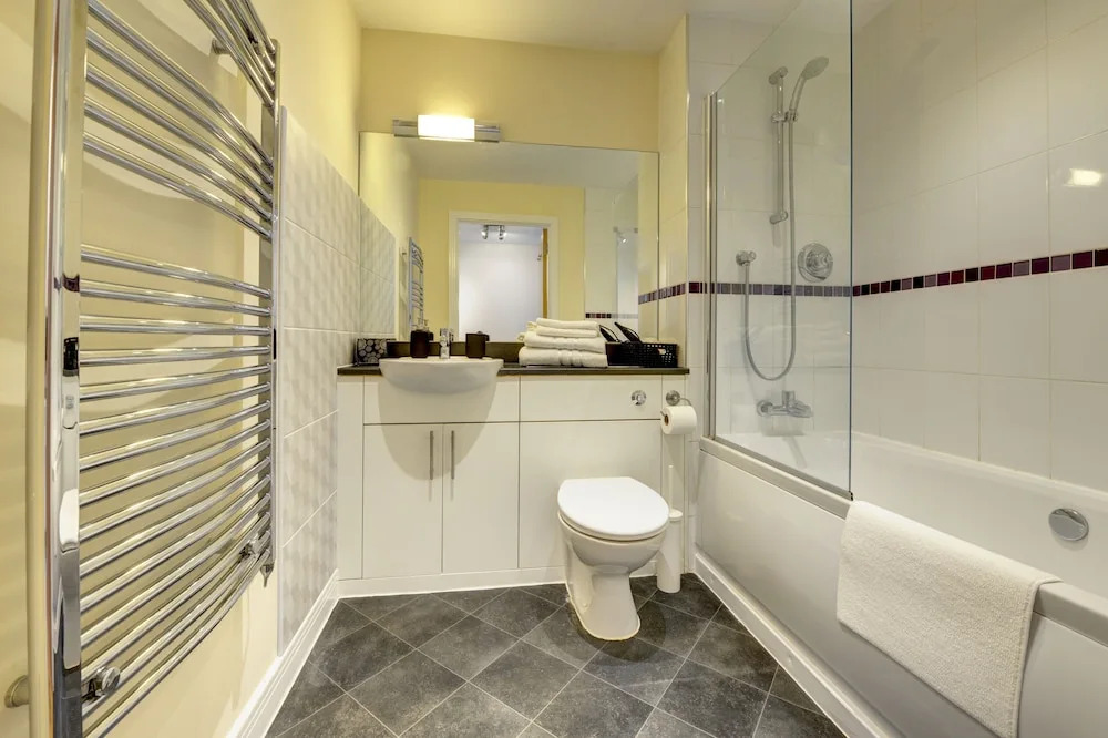 Location Spacious Apartment With Parking