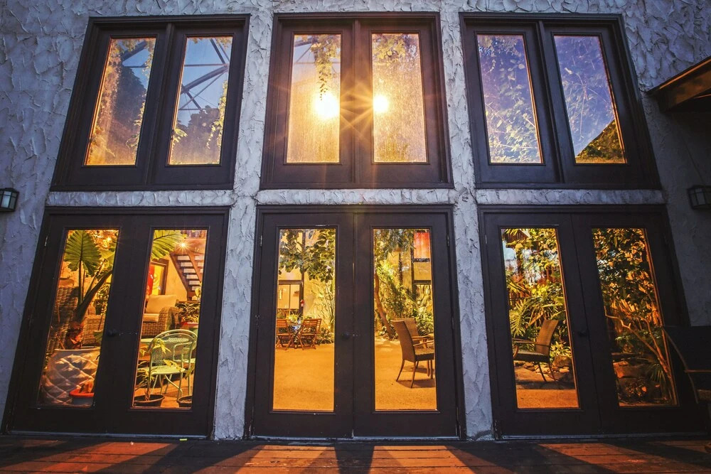 Solarium International Inn & Hostel