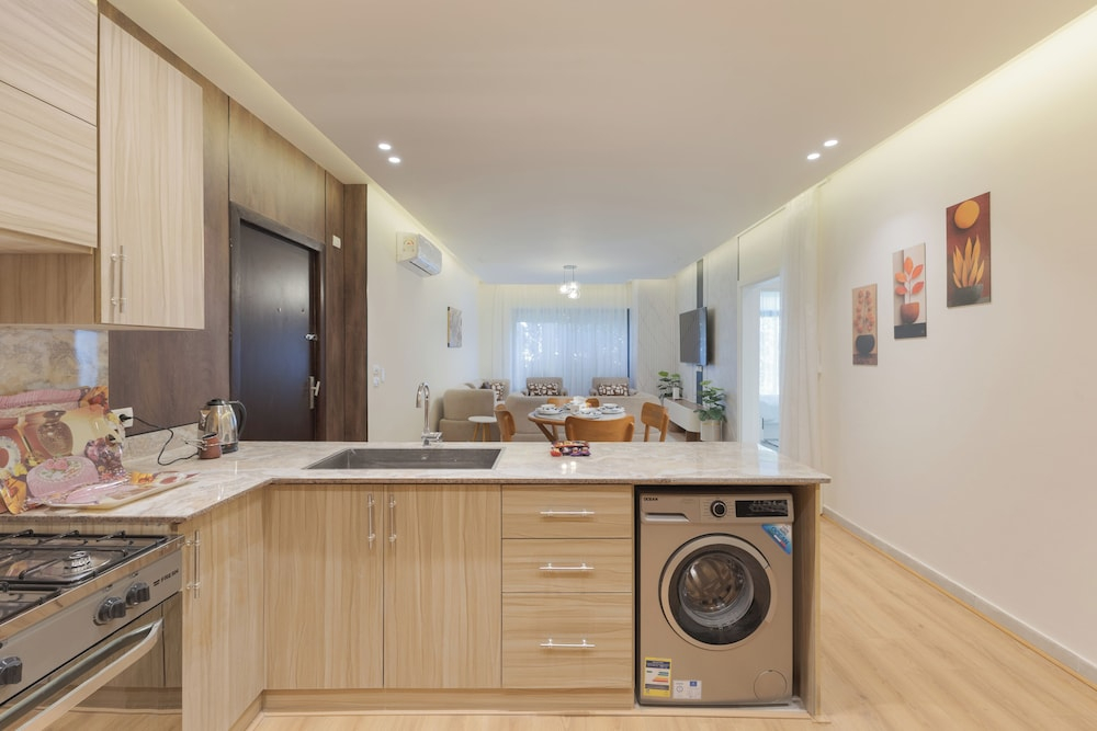 ALSAWAH 2BR Garden - Lake View Residence